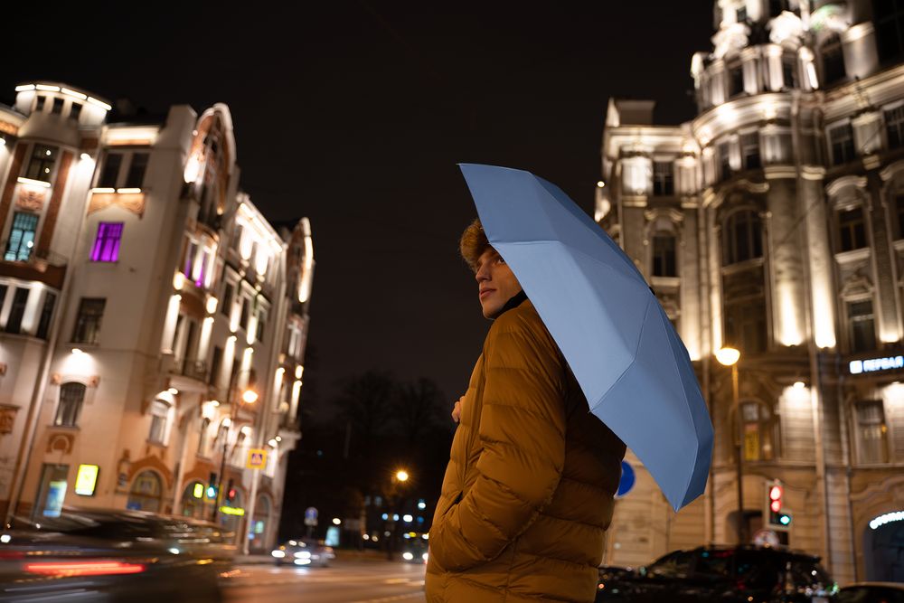 Зонт складной Manifest Color со светоотражающим куполом, синий заказать под нанесение логотипа
