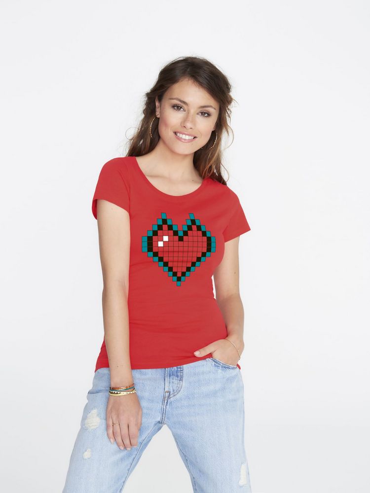Футболка женская Pixel Heart, красная, размер S заказать в Москве
